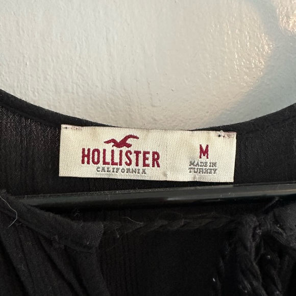 Hollister Size Medium black cold shoulder ruffle sleeve top - Picture 3 of 6